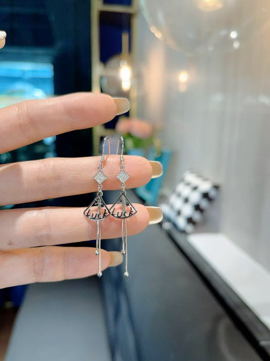 Boucles d'oreilles porte-bonheur en argent sterling 925 faites à la main, avec pompon et éventail – Élégance éblouissante en zircon