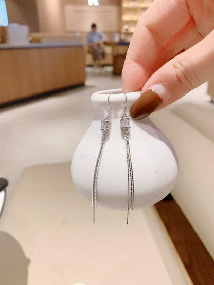 Boucles d'oreilles à pompons cylindriques en argent sterling faites à la main – Élégantes, soyeuses et intemporelles