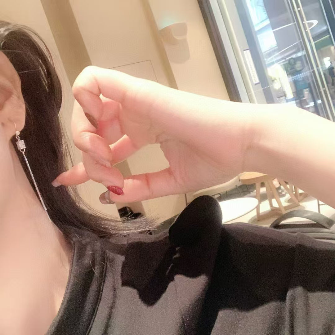 Boucles d'oreilles à pompons cylindriques en argent sterling faites à la main – Élégantes, soyeuses et intemporelles