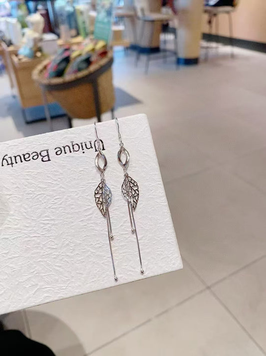Boucles d'oreilles en argent sterling, feuilles et pampilles, fabriquées à la main – L'élégance de la nature, la touche artisanale