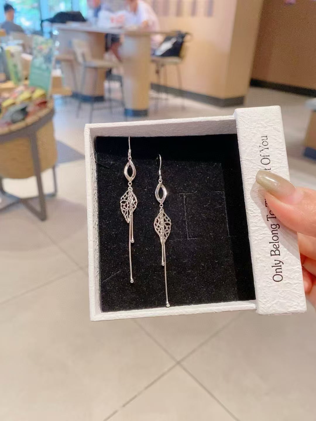 Boucles d'oreilles en argent sterling, feuilles et pampilles, fabriquées à la main – L'élégance de la nature, la touche artisanale