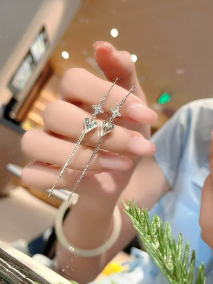 Amour Galactique : Boucles d'oreilles cœur céleste en argent 925 faites à la main avec zircones et pompons 