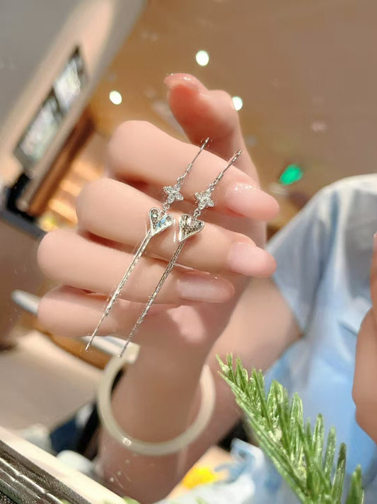 Amour Galactique : Boucles d'oreilles cœur céleste en argent 925 faites à la main avec zircones et pompons 