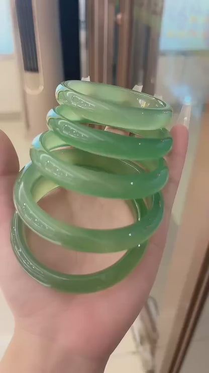 Icy Oil-Green Jadeite Bracelets，Nature's Captivating Elegance.