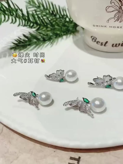Ailes murmurantes : boucles d'oreilles papillon en argent sterling avec zircones scintillantes