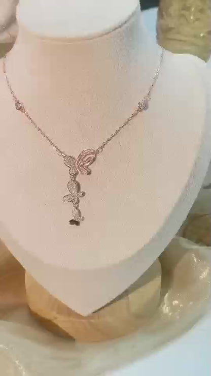 Collier pendentif papillon en argent sterling et oxyde de zirconium fabriqué à la main Trio d'ailes