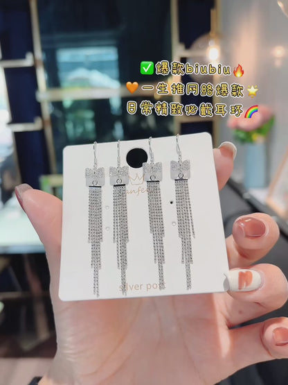 Boucles d'oreilles délicates en argent sterling avec nœud et pompon – Élégance artisanale